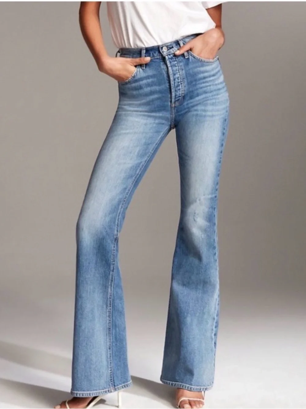 Aritzia Denim Forum Marianne Flare Jeans Size 25 Distressed Medium Wash